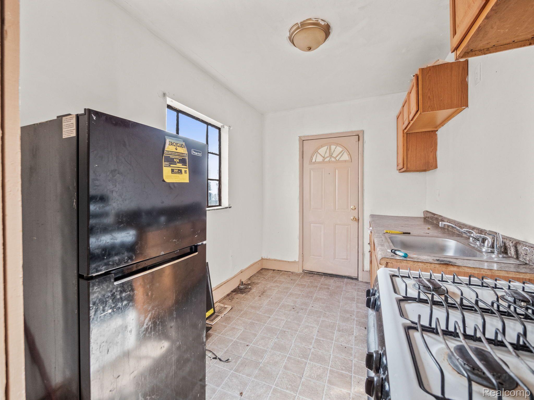 15439 Burt Road Detroit, MI 48223 - Photo 3 of 27 Gallery Image 3