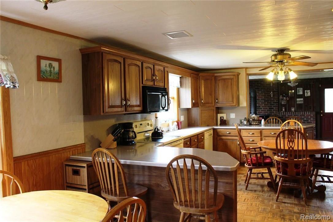 1656 Yensch Road Dundee, MI 48131 - Photo 5 of 25 21 Kitchen.JPG