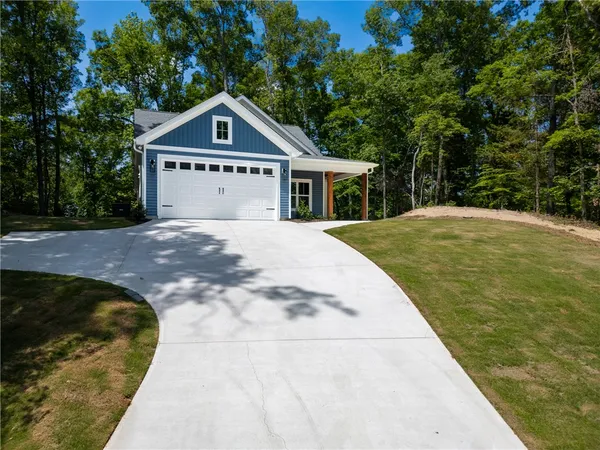$459,000 | 322 Oconee Avenue, Westminster, SC 29693