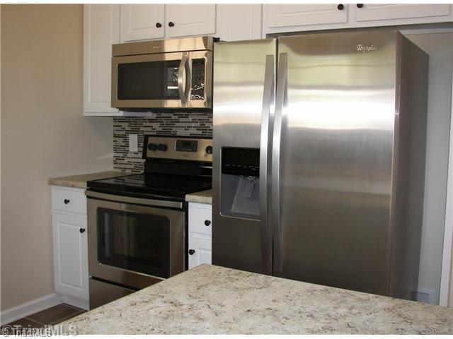 3409 Wide Country Road Pfafftown, NC 27040 - Photo 4 of 13 Kitchen.