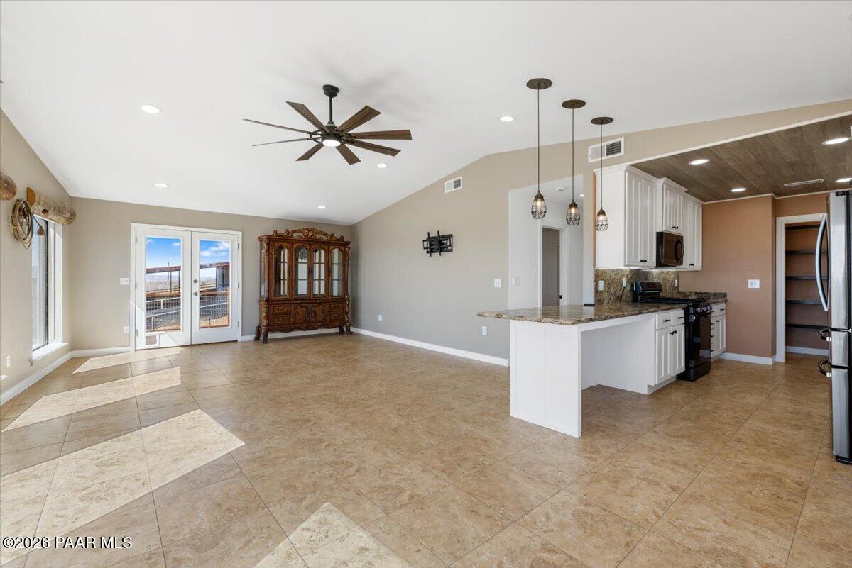 1375 North Rabbit Ridge Road Dewey, AZ 86327 - Photo 46 of 86 45-Kitchen & Family