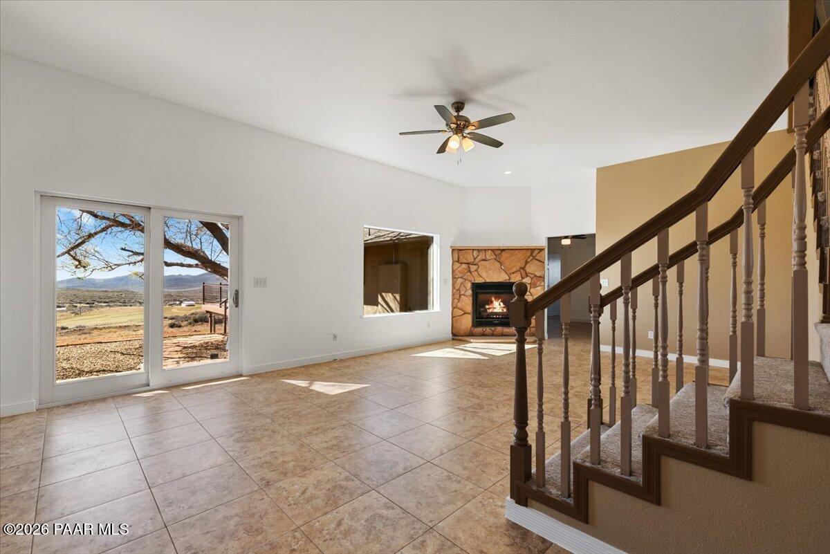 1375 North Rabbit Ridge Road Dewey, AZ 86327 - Photo 7 of 86 06-Entry to Living