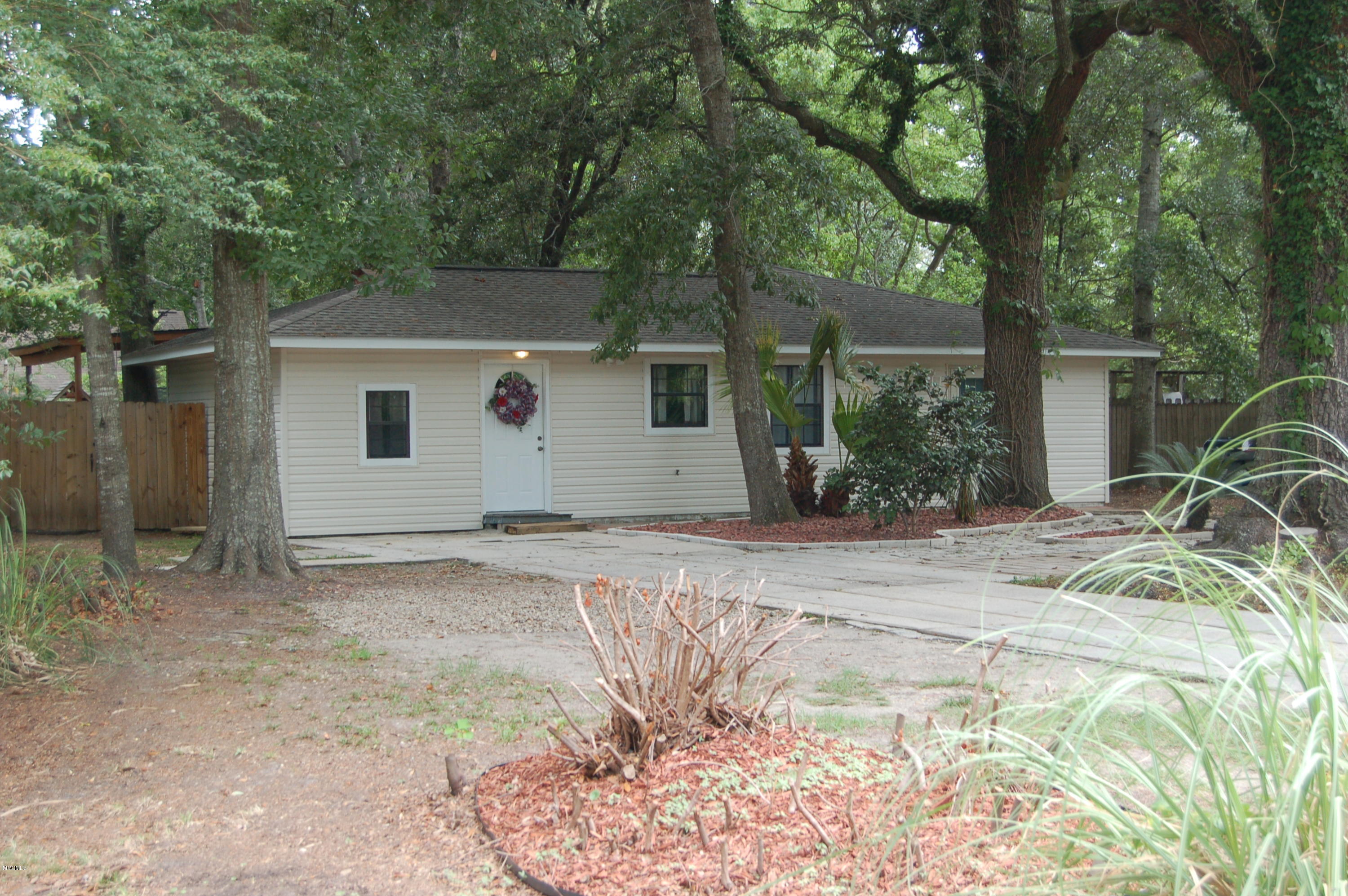 246 Reinike Road Long Beach, MS 39560 - Photo 2 of 34 DSC_0064