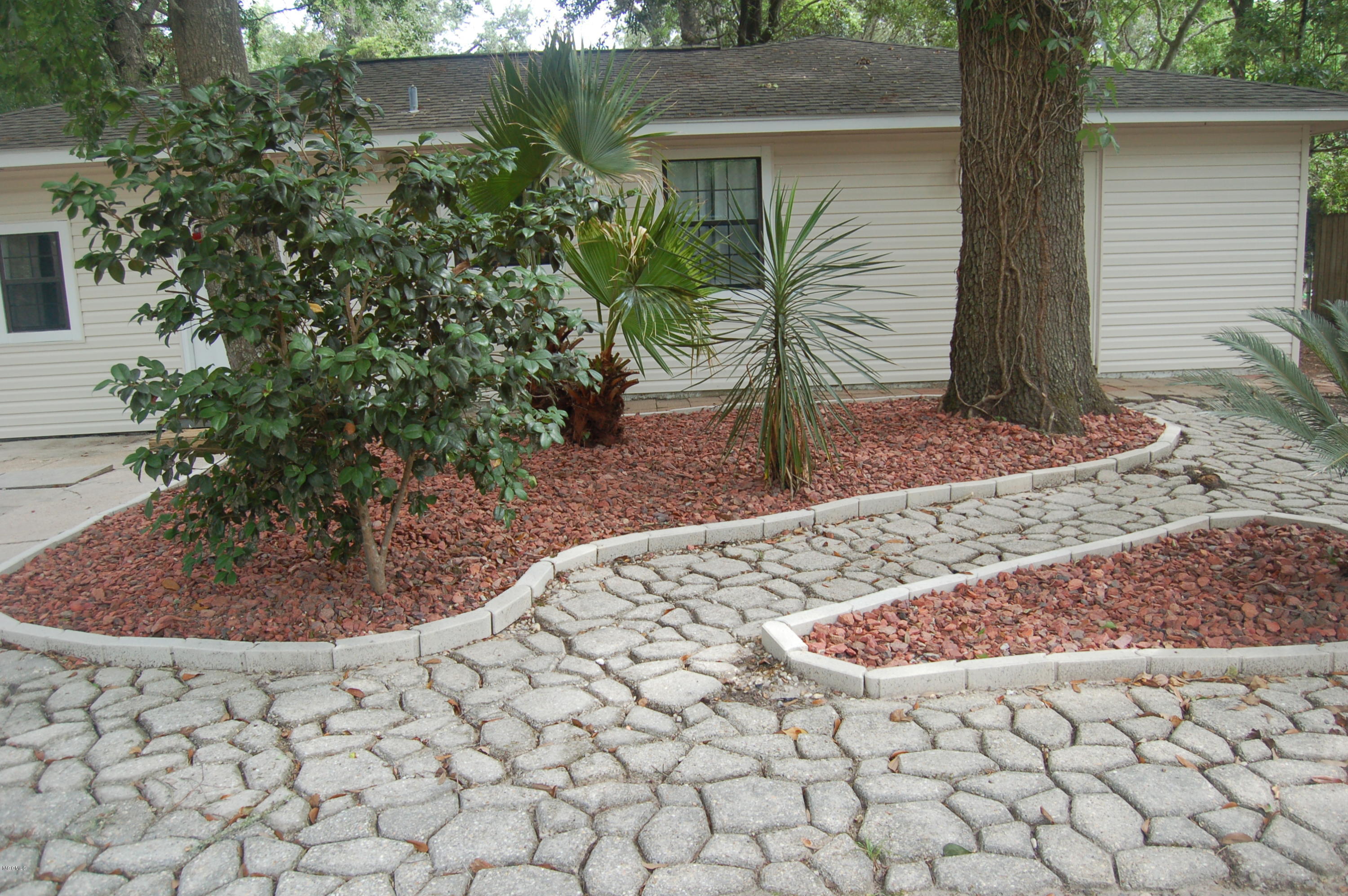 246 Reinike Road Long Beach, MS 39560 - Photo 4 of 34 DSC_0068
