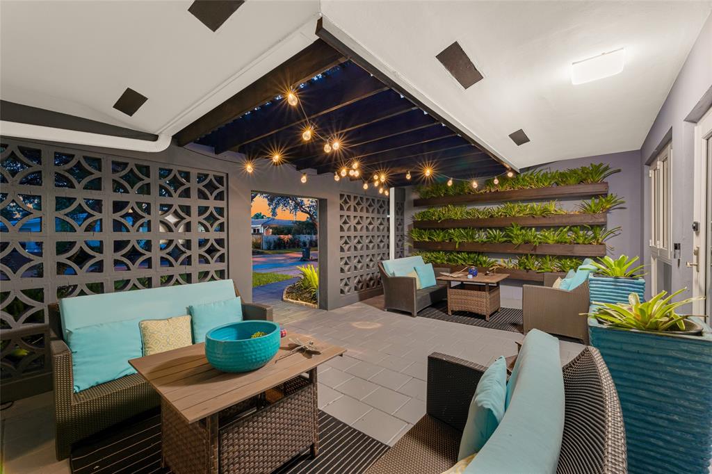 1930 Northeast 28th Court Lighthouse Point, FL 33064 - Photo 3 of 57