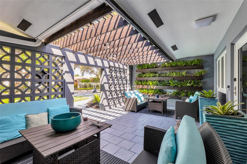 1930 Northeast 28th Court Lighthouse Point, FL 33064 - Photo 4 of 57