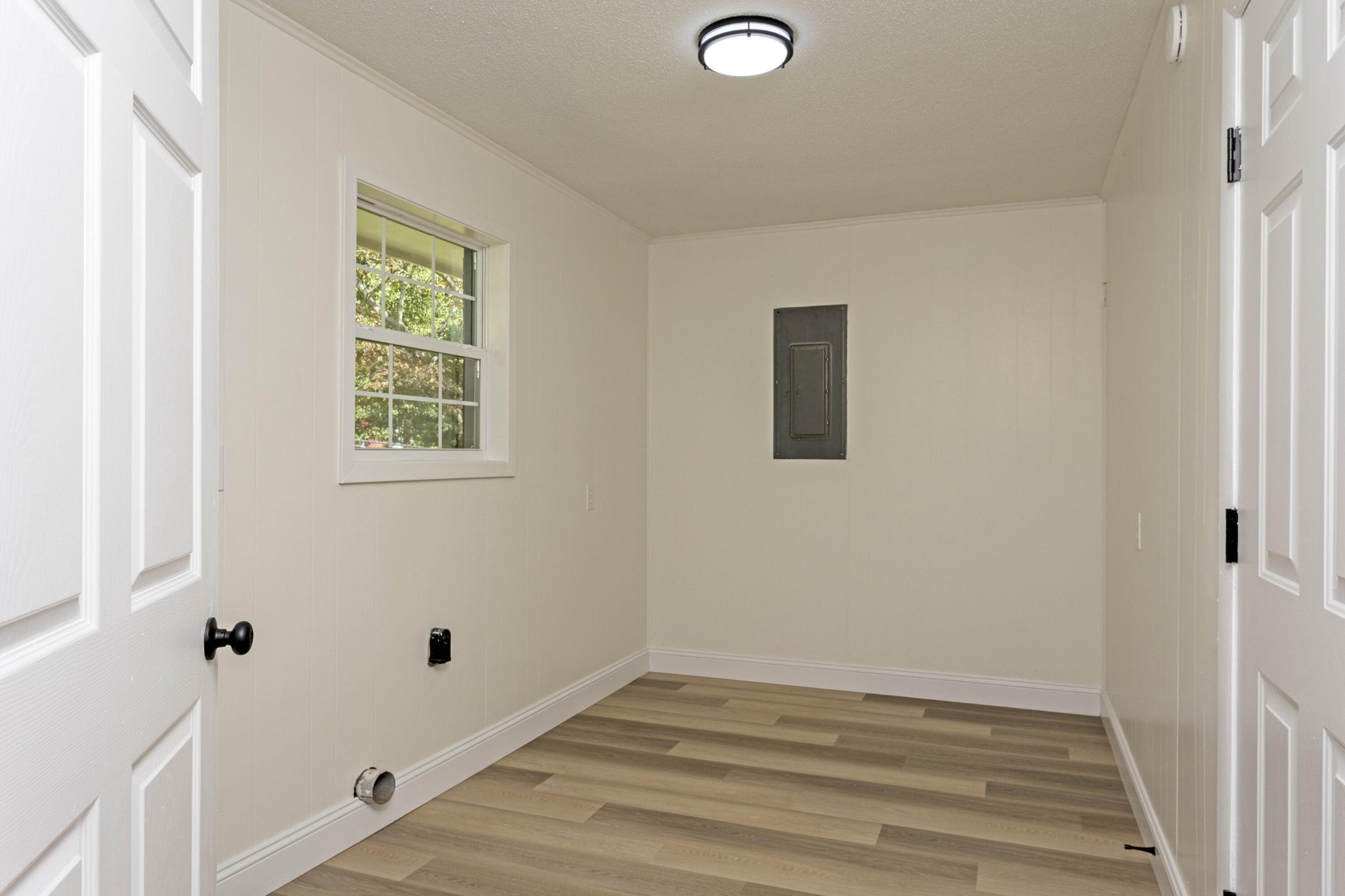 132 Walnut Street Spring City, TN 37381 - Photo 24 of 26 a view of an empty room with wooden floor and a window