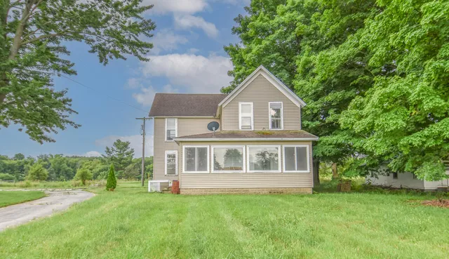 $300,000 | 1085 East Chicago Road, Quincy, MI 49082