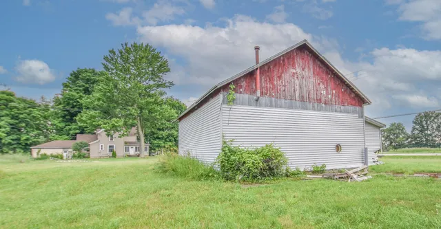 $300,000 | 1085 East Chicago Road, Quincy, MI 49082