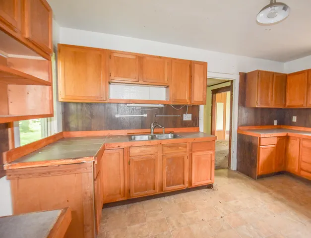 $300,000 | 1085 East Chicago Road, Quincy, MI 49082