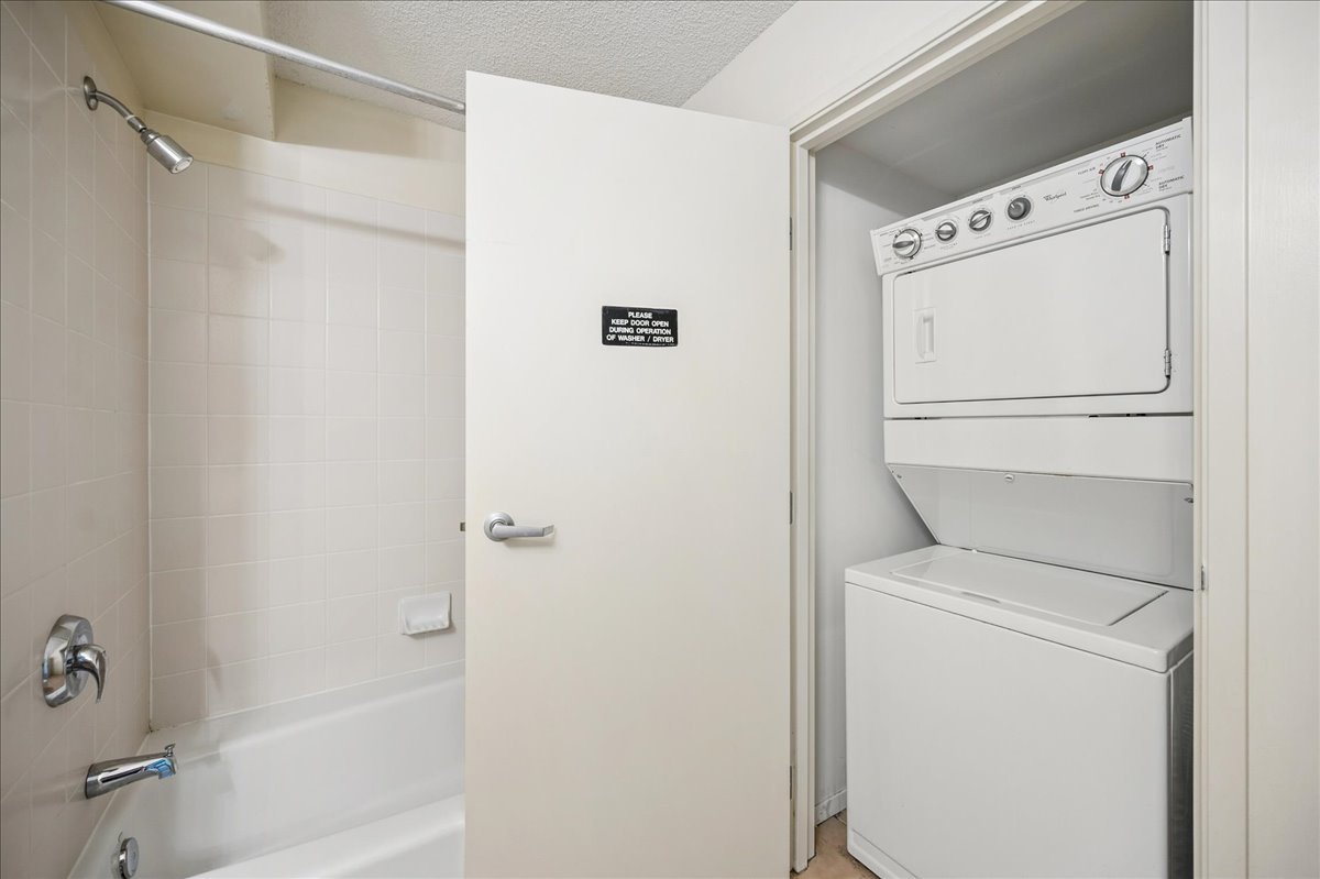 800 Elgin Road, Unit 812 Evanston, IL 60201 - Photo 14 of 17