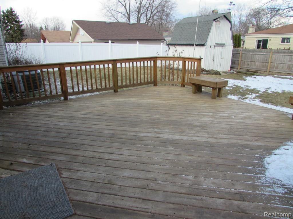 883 Meadowlake Road Canton, MI 48188 - Photo 30 of 34 Deck.jpg