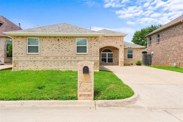 $469,900 | 3807 Winding Road, Arlington, TX 76016