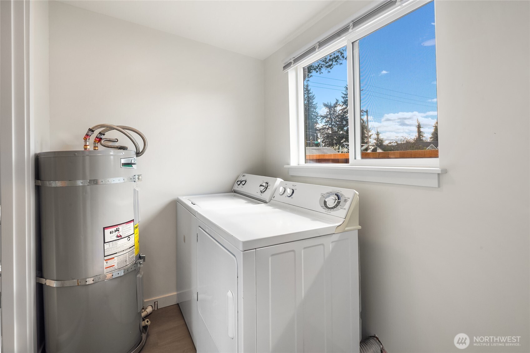 420 107th Place Southwest, Unit 1 Everett, WA 98204 - Photo 14 of 15 a utility room with dryer and washer