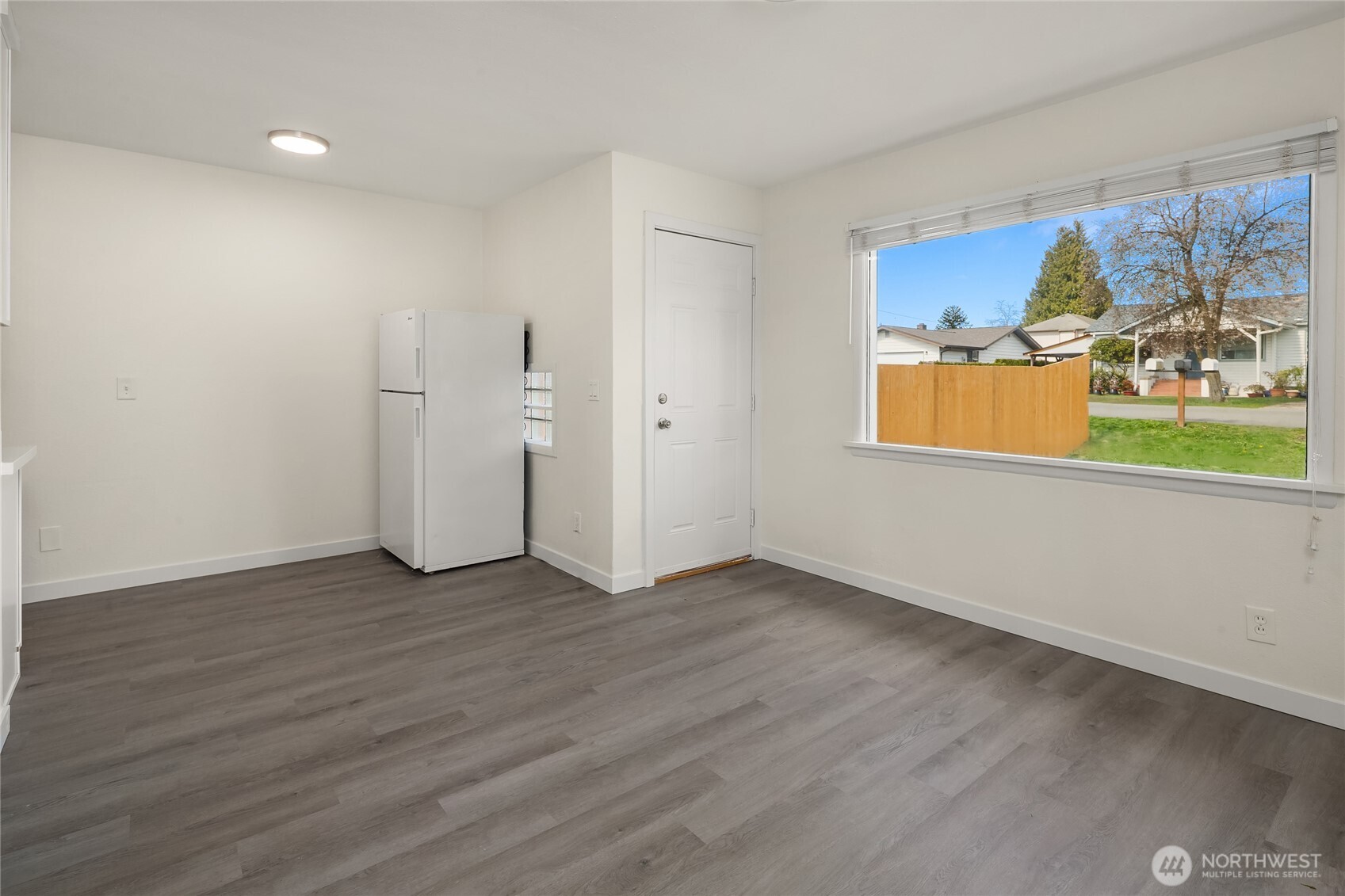 420 107th Place Southwest, Unit 1 Everett, WA 98204 - Photo 3 of 15