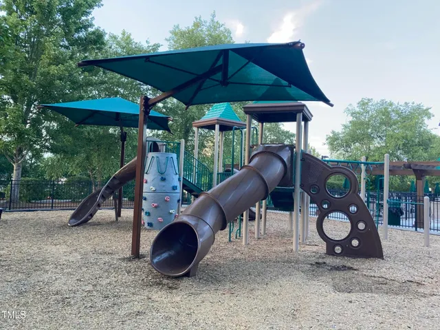 a view of a tennis court