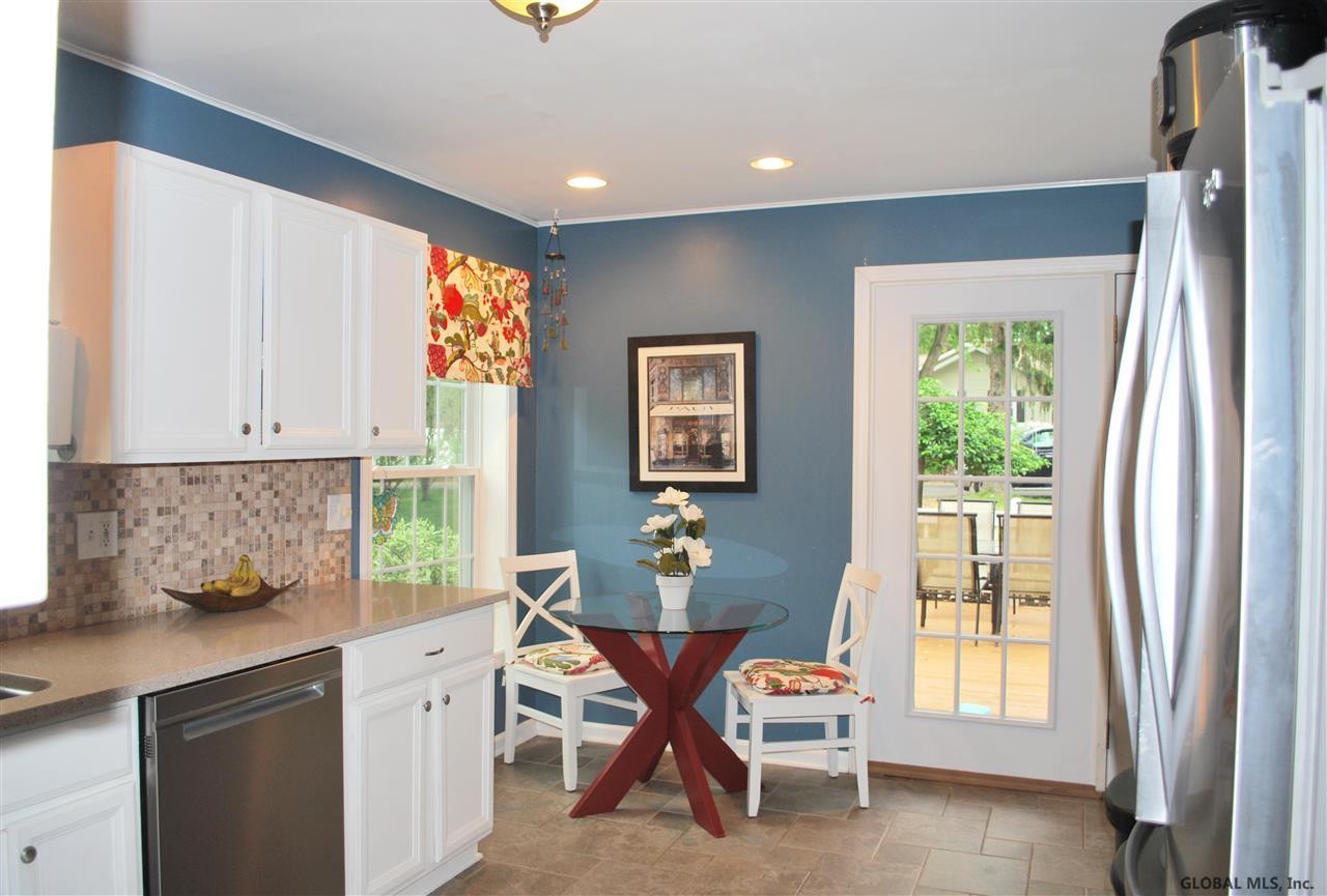 27 Maxwell Road Colonie, NY 12110 - Photo 4 of 18 Photo 4
