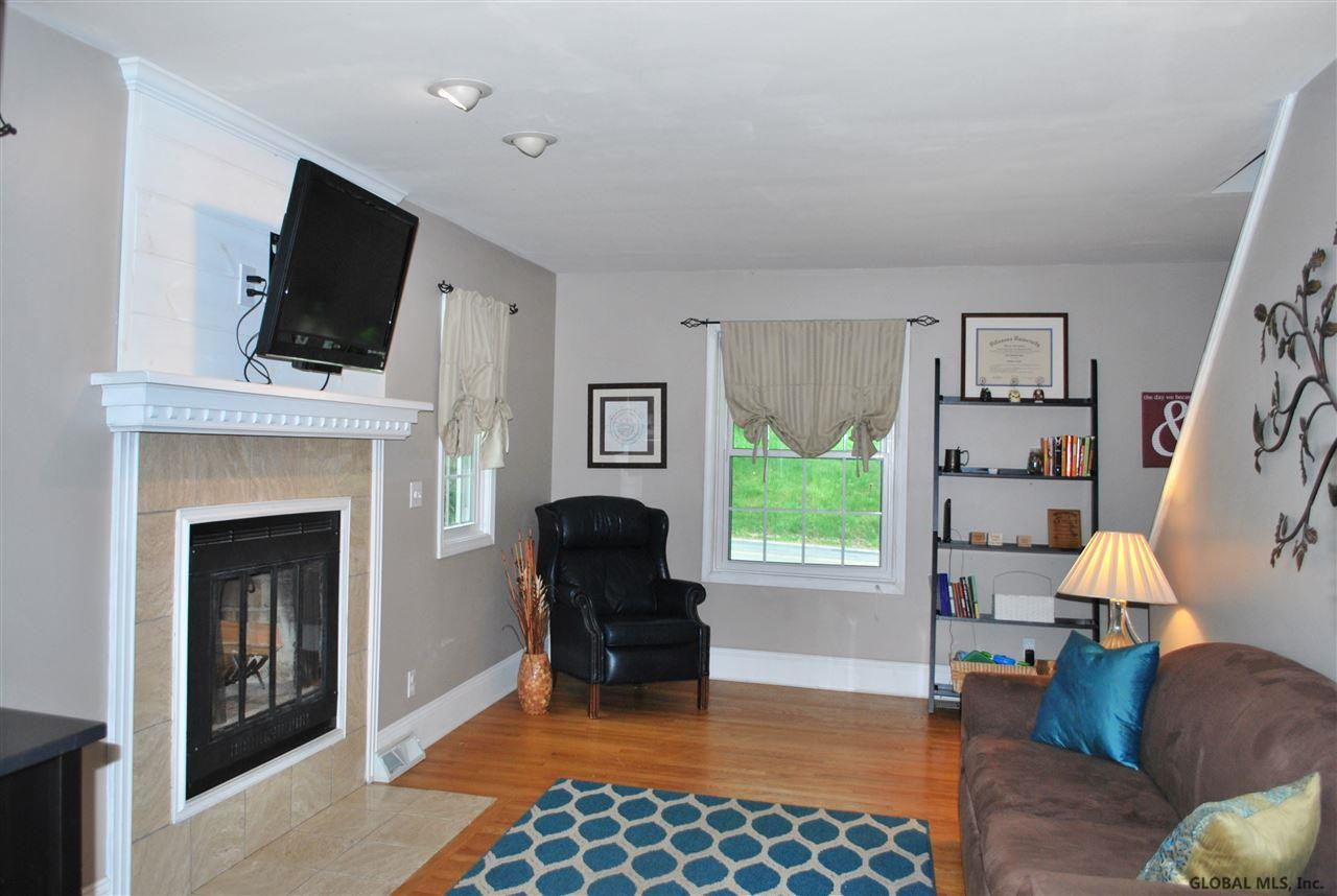 27 Maxwell Road Colonie, NY 12110 - Photo 5 of 18 Photo 5