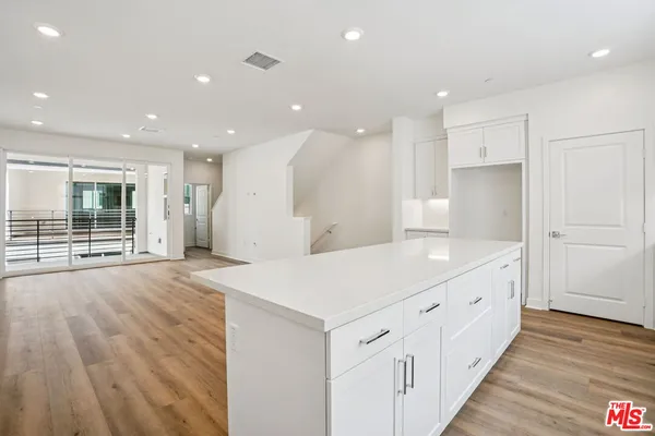 $1,004,990 | 1687 Coral Sea Lane, Los Angeles, CA 90732