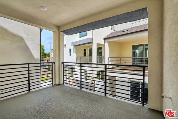 $1,004,990 | 1687 Coral Sea Lane, Los Angeles, CA 90732