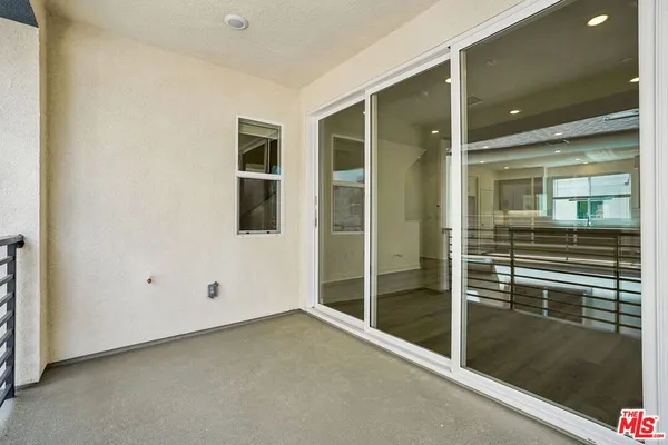 $1,004,990 | 1687 Coral Sea Lane, Los Angeles, CA 90732