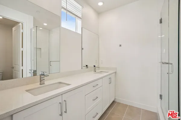 $1,004,990 | 1687 Coral Sea Lane, Los Angeles, CA 90732