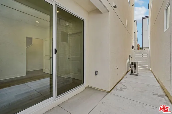 $1,004,990 | 1687 Coral Sea Lane, Los Angeles, CA 90732