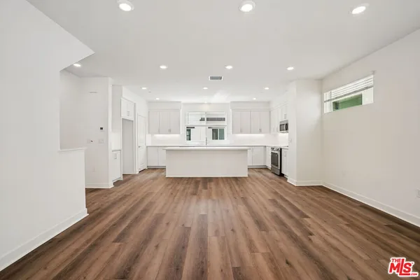 $1,004,990 | 1687 Coral Sea Lane, Los Angeles, CA 90732