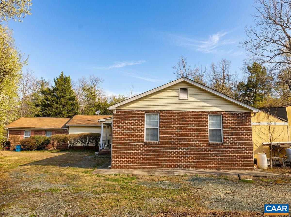 5705 Louisa Road Keswick, VA 22947 - Photo 2 of 23 Side of House