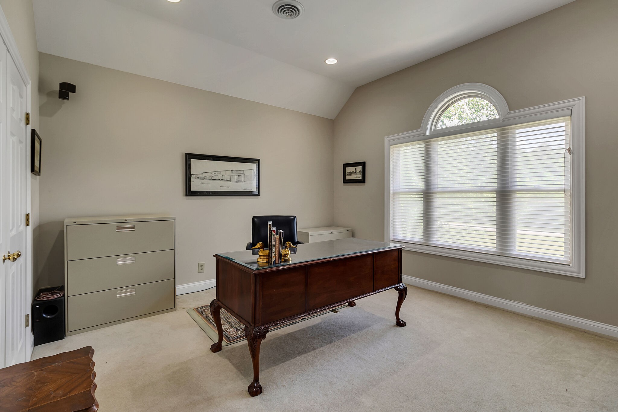 3555 Coble Road Lewisburg, TN 37091 - Photo 26 of 45 a workspace with a window
