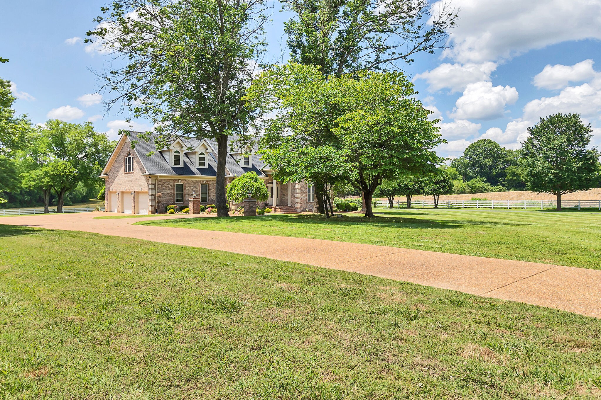 3555 Coble Road Lewisburg, TN 37091 - Photo 3 of 45 a view of building with trees