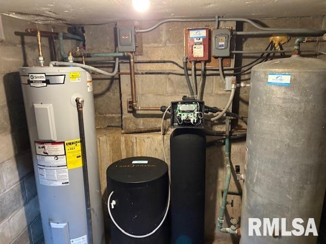 15614 63rd Street Milan, IL 61264 - Photo 24 of 25 a utility room with dryer and washer