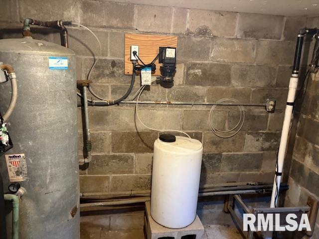 15614 63rd Street Milan, IL 61264 - Photo 25 of 25 a bathroom with a shower