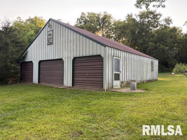 15614 63rd Street Milan, IL 61264 - Photo 6 of 25 a view of a house with backyard