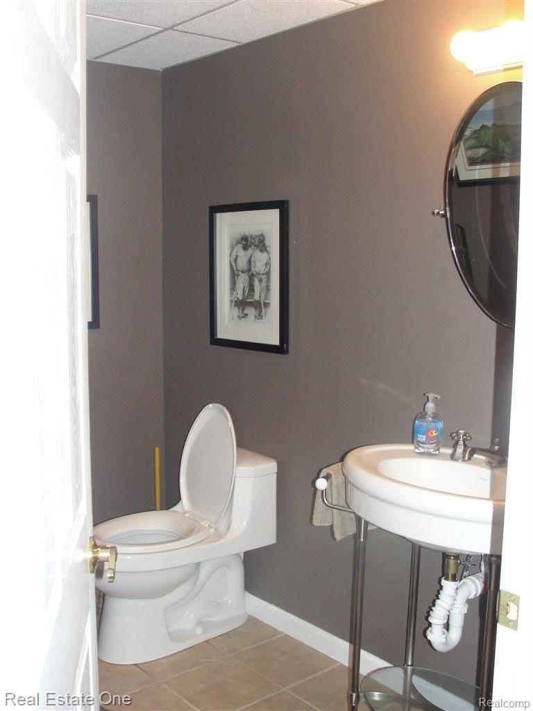 4545 Woodcliff Court Rochester, MI 48306 - Photo 21 of 25 Basement Bath