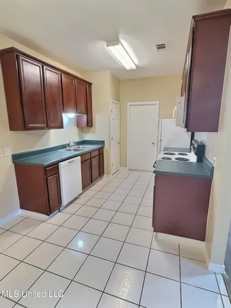 $1,050 | 8018 Exchange Street, Unit B, Gautier, MS 39553