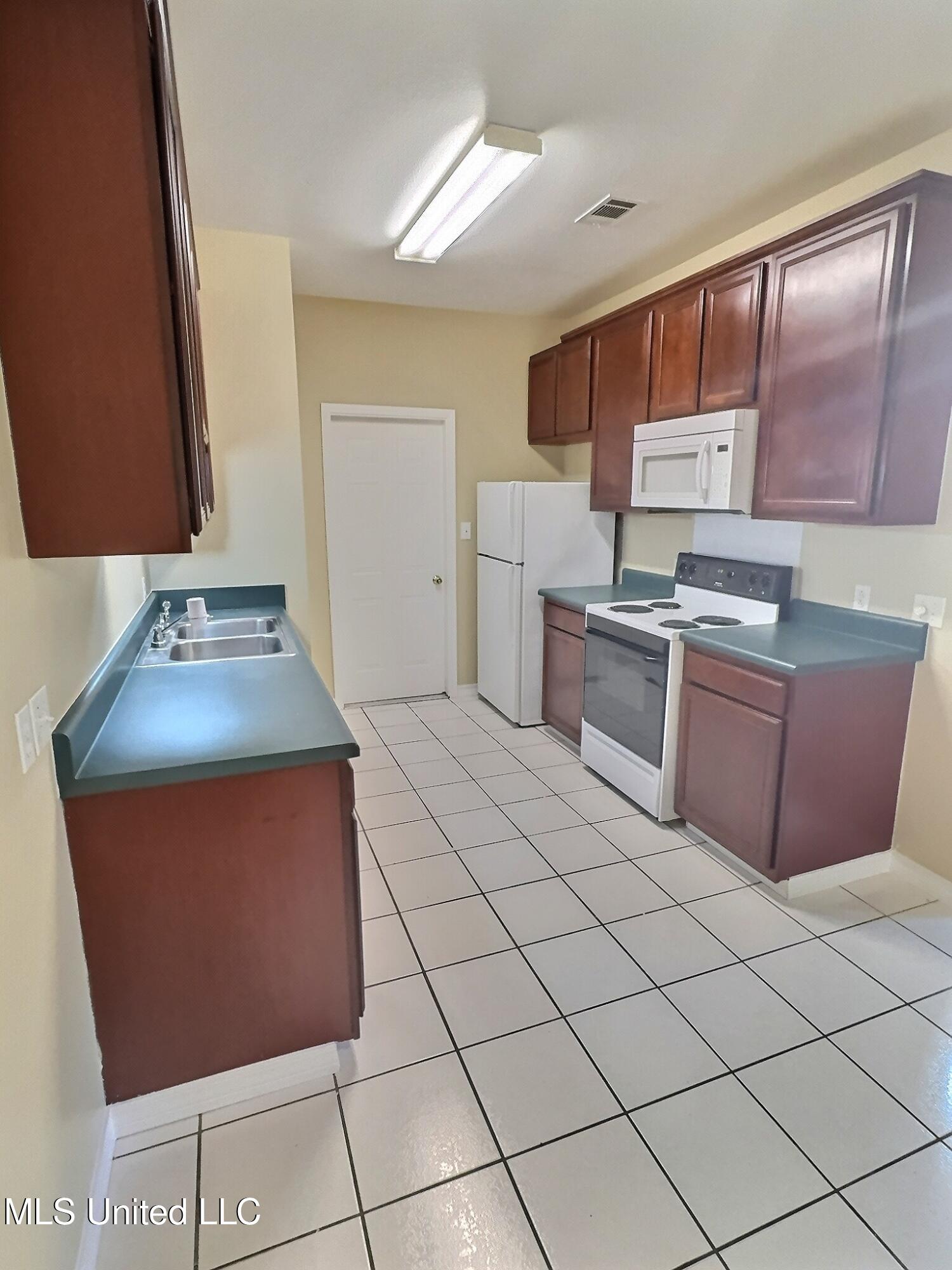 8018 Exchange Street, Unit B Gautier, MS 39553 - Photo 6 of 16 exposio_132603879