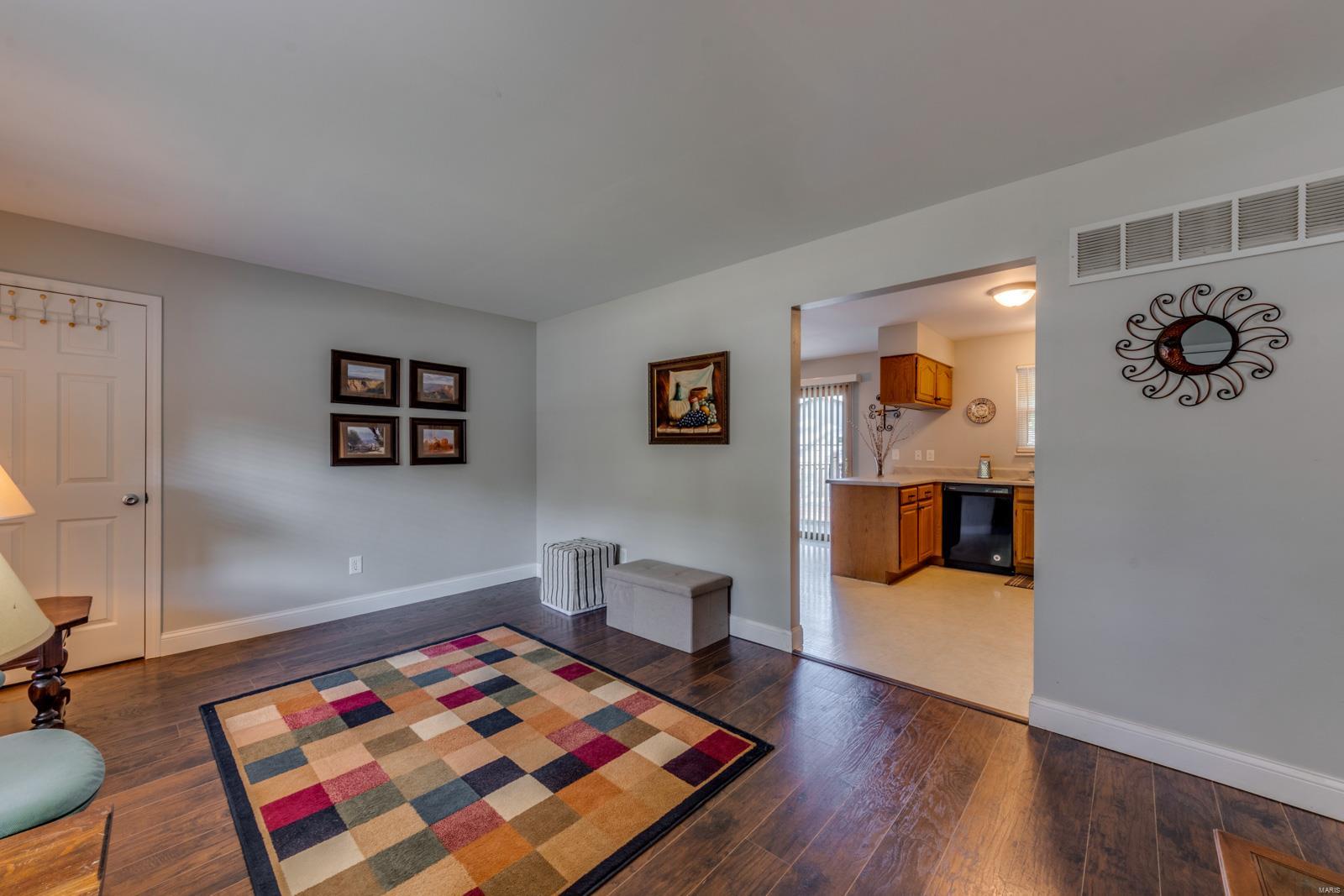 29 Soutee Drive St. Peters, MO 63376 - Photo 3 of 21