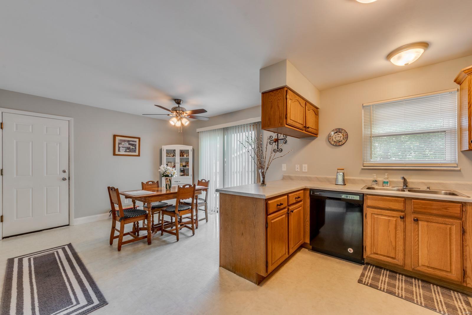 29 Soutee Drive St. Peters, MO 63376 - Photo 5 of 21