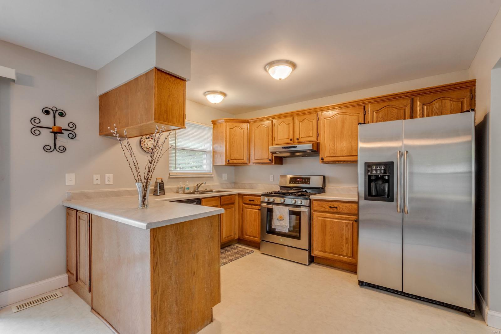 29 Soutee Drive St. Peters, MO 63376 - Photo 8 of 21