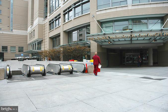 2425 L Street Northwest, Unit 239 Washington, DC 20037 - Photo 41 of 43 a view of a cars park in front of building