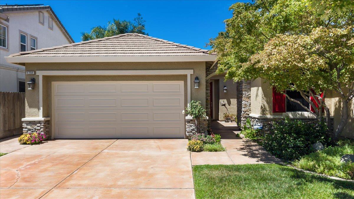 1751 Daniel Drive Ripon, CA 95366 - Photo 4 of 57