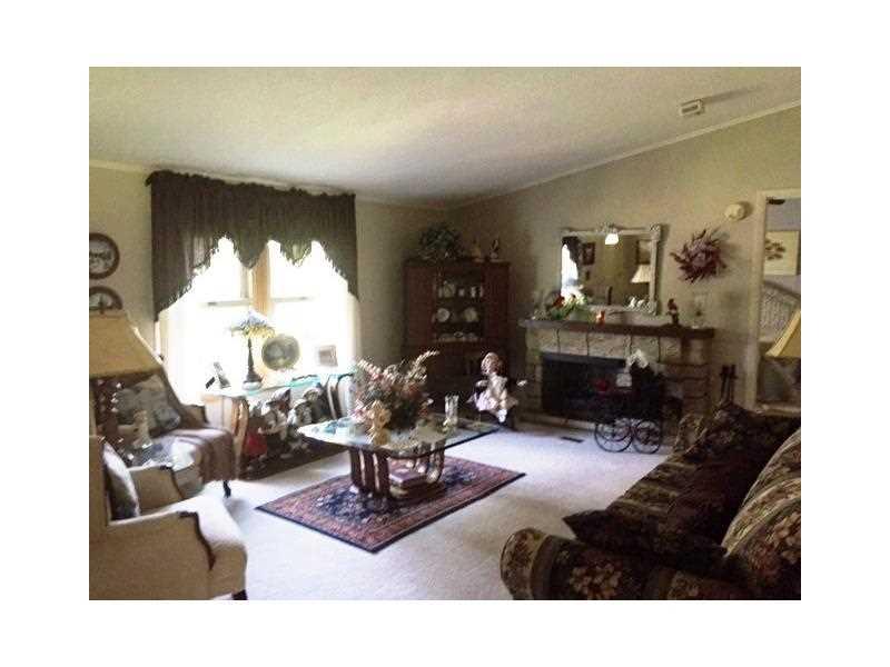 133 Beulah Road Butler, PA 16001 - Photo 2 of 18 Living Room.