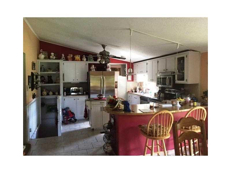 133 Beulah Road Butler, PA 16001 - Photo 4 of 18 Kitchen.