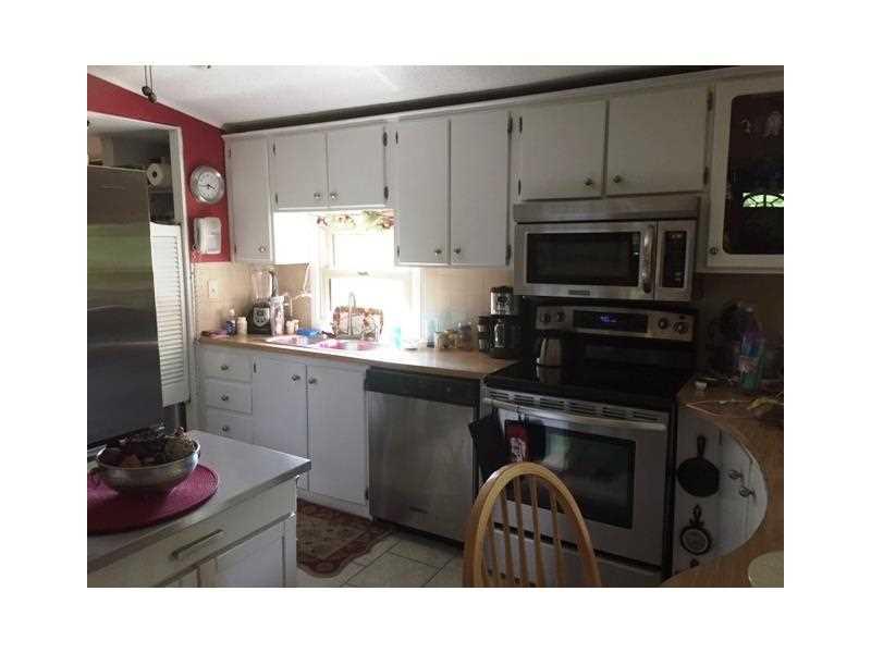 133 Beulah Road Butler, PA 16001 - Photo 5 of 18 Kitchen.