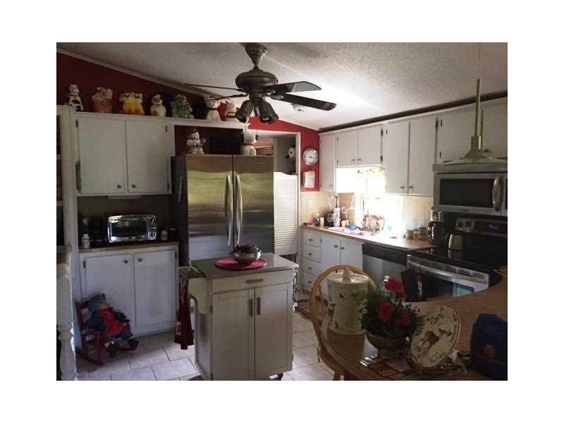133 Beulah Road Butler, PA 16001 - Photo 6 of 18 Kitchen.