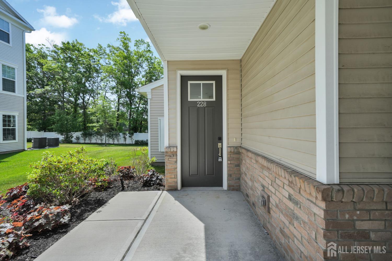 228 Park Lane Dunellen, NJ 08812 - Photo 3 of 25