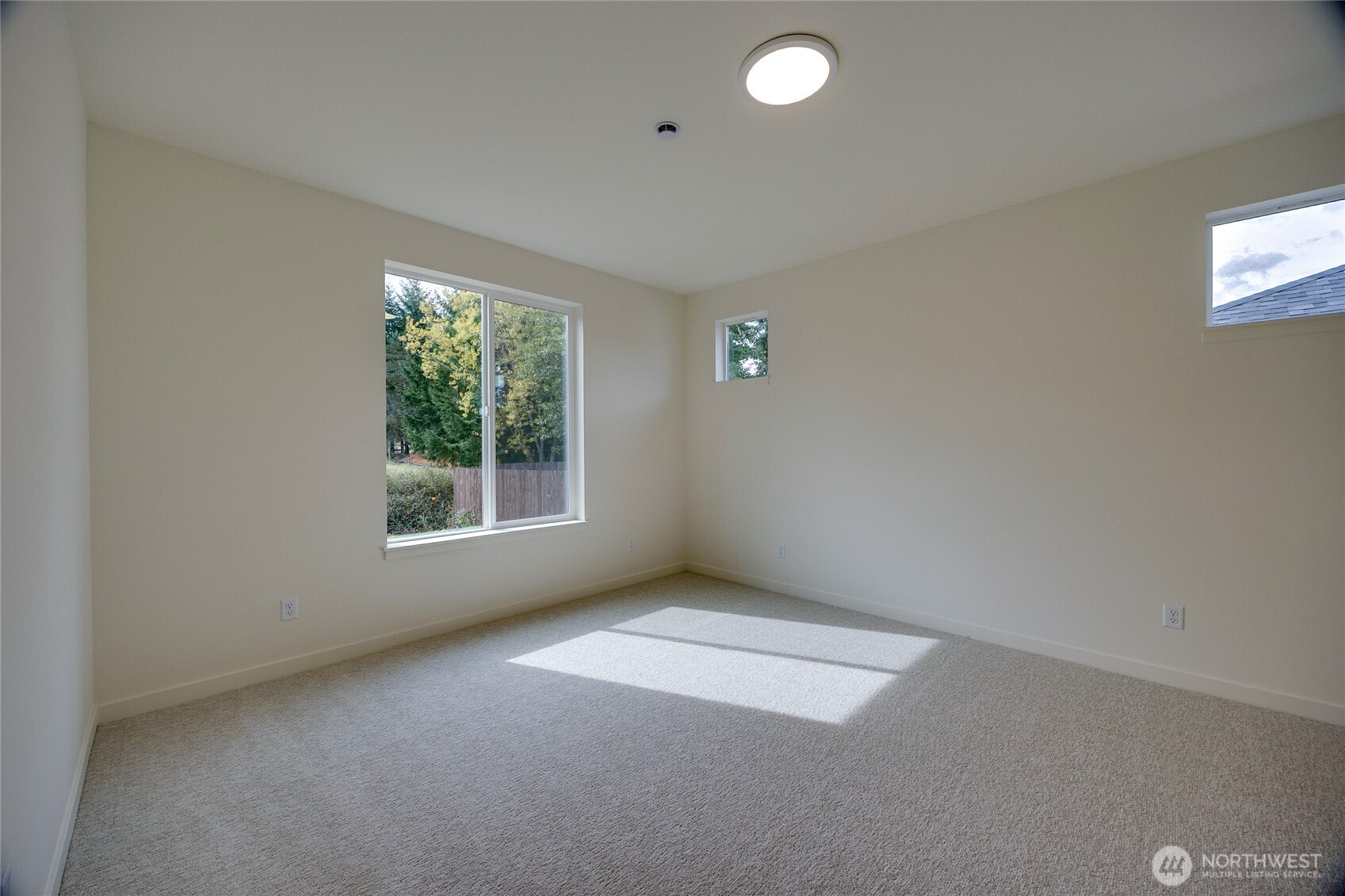 930 RW Fletcher Street Winlock, WA 98596 - Photo 32 of 40 an empty room with a window