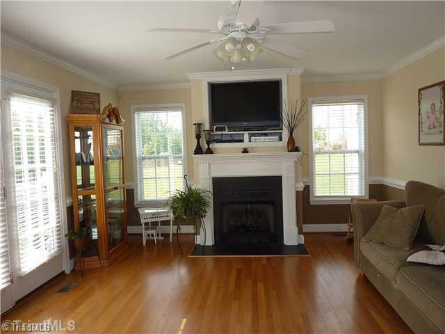 8059 Pritchett Road Browns Summit, NC 27214 - Photo 4 of 16 Living Room.