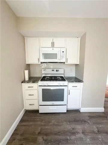 $2,500 | 37 Old Oak Avenue, Cranston, RI 02920